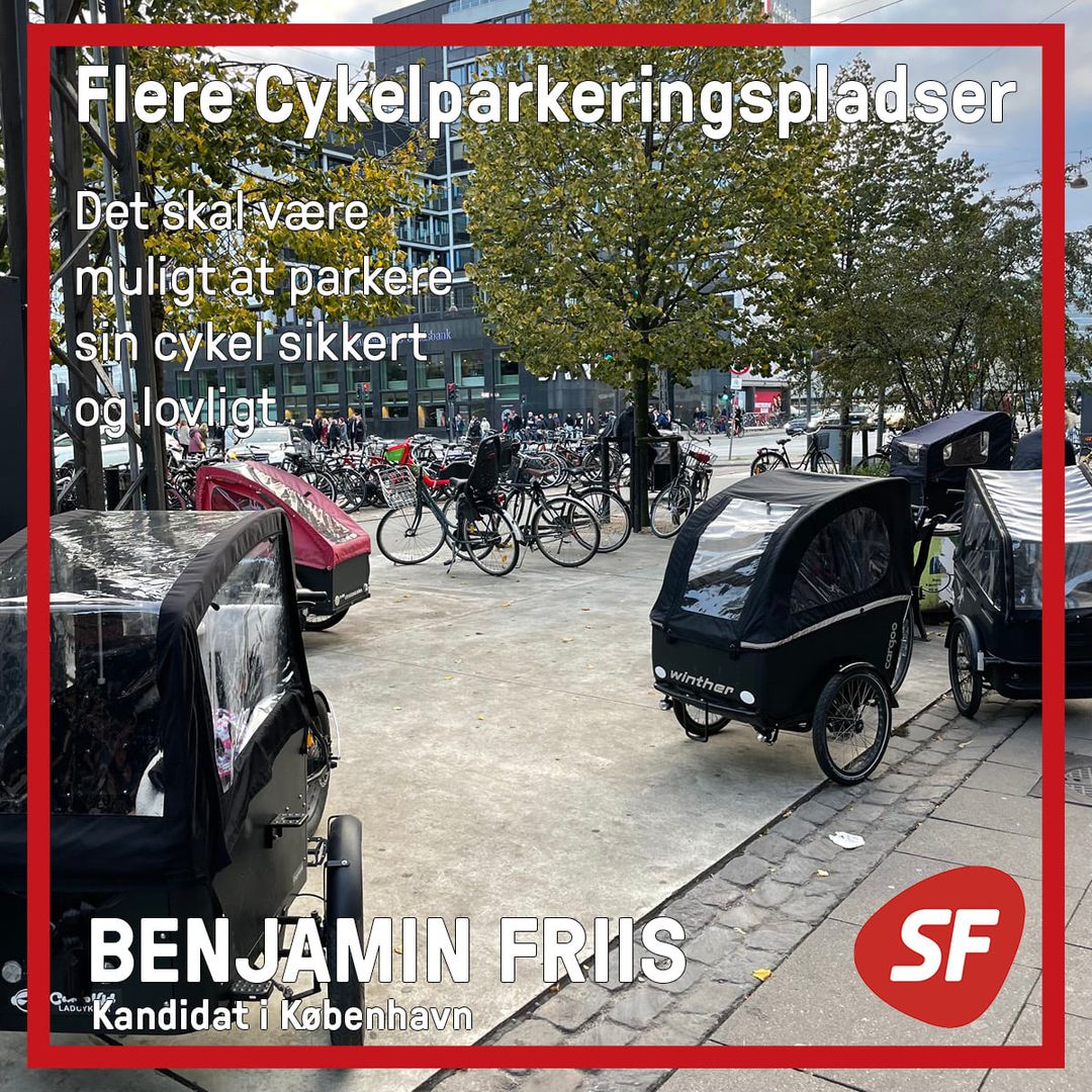 245545943_10163204594169815_7754685045613615212_n Billede af kaotisk cykelparkering med påskriften "flere cykelparkeringspladser. Det skal være muligt at parkere sin cykel sikkert og lovligt