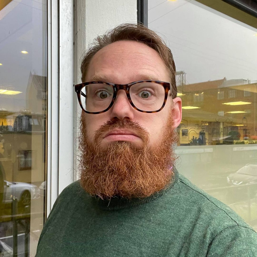 Portrætbillede af Benjamin Friis med et opgivende udtryk i ansigtet